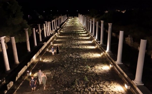 GECE MÜZECİLİĞİ 1 MİLYONU AŞTI! 20 MÜZE VE ÖREN YERİNDE YENİ SEZON BAŞLADI